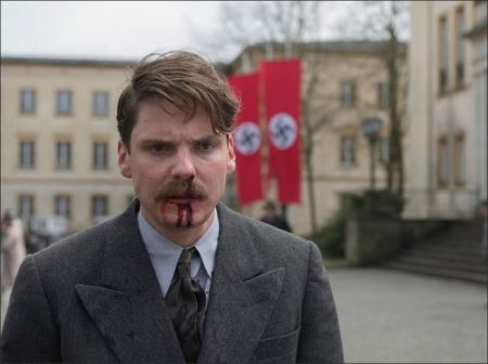 Alone in Berlin (2017)