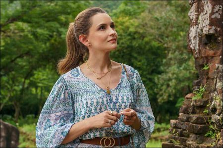 A Tourist's Guide to Love (2023) - Rachael Leigh Cook